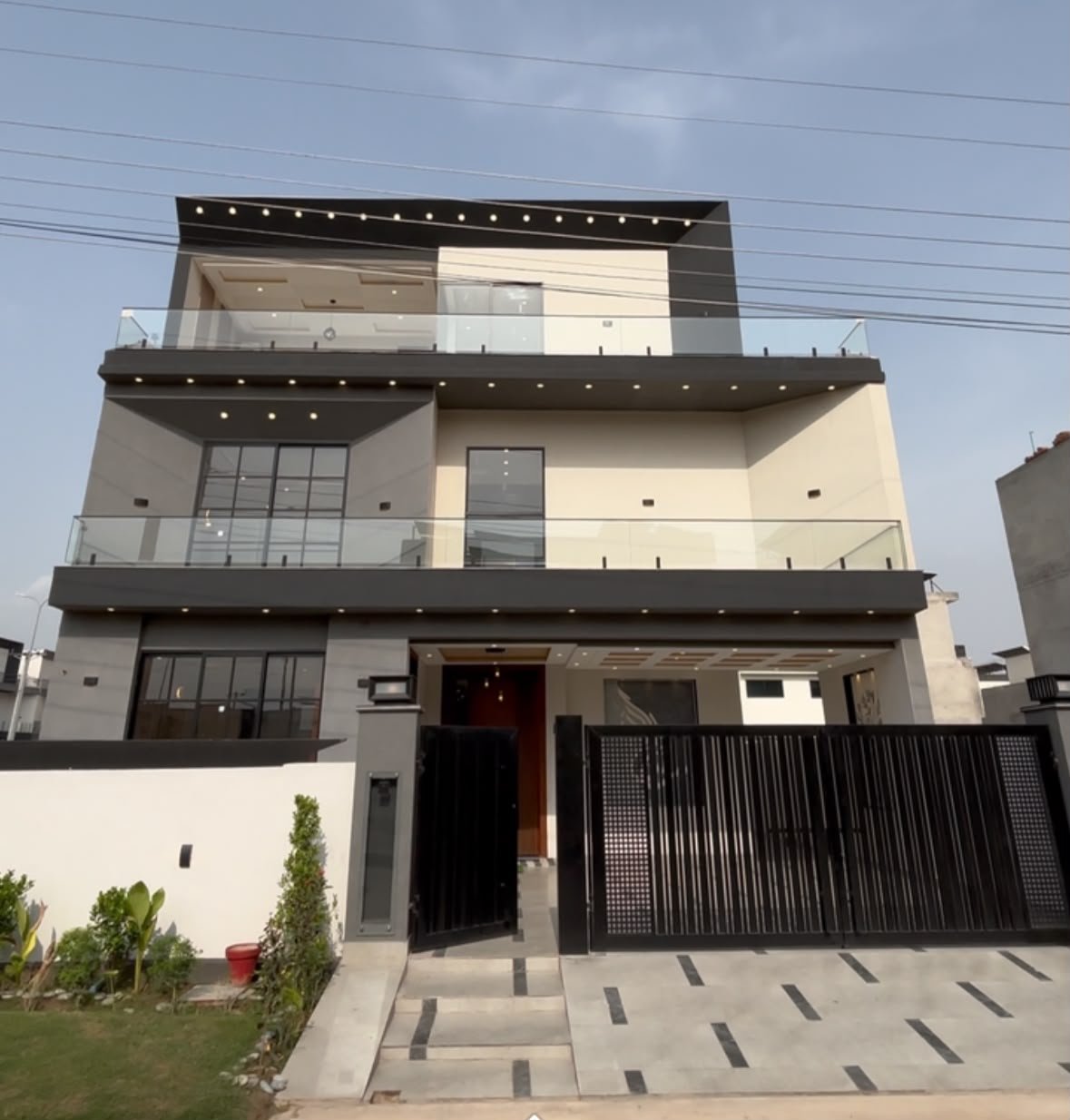 9.5 Marla Triple Storey House for Sale in Manik Block, Buch Villas